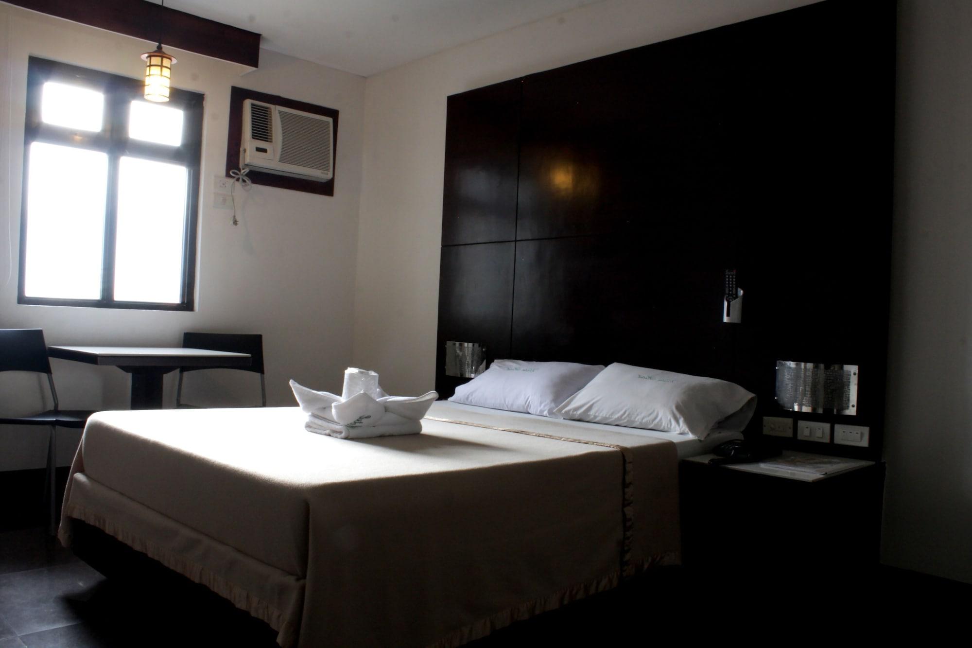 Vista Hotel Cubao Quezon City Extérieur photo