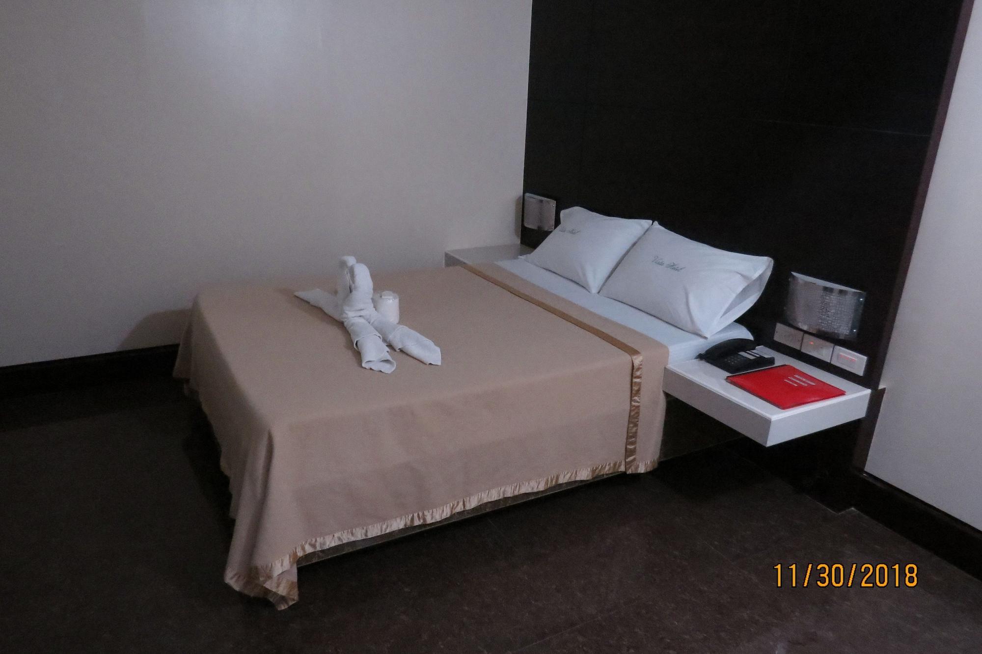 Vista Hotel Cubao Quezon City Extérieur photo