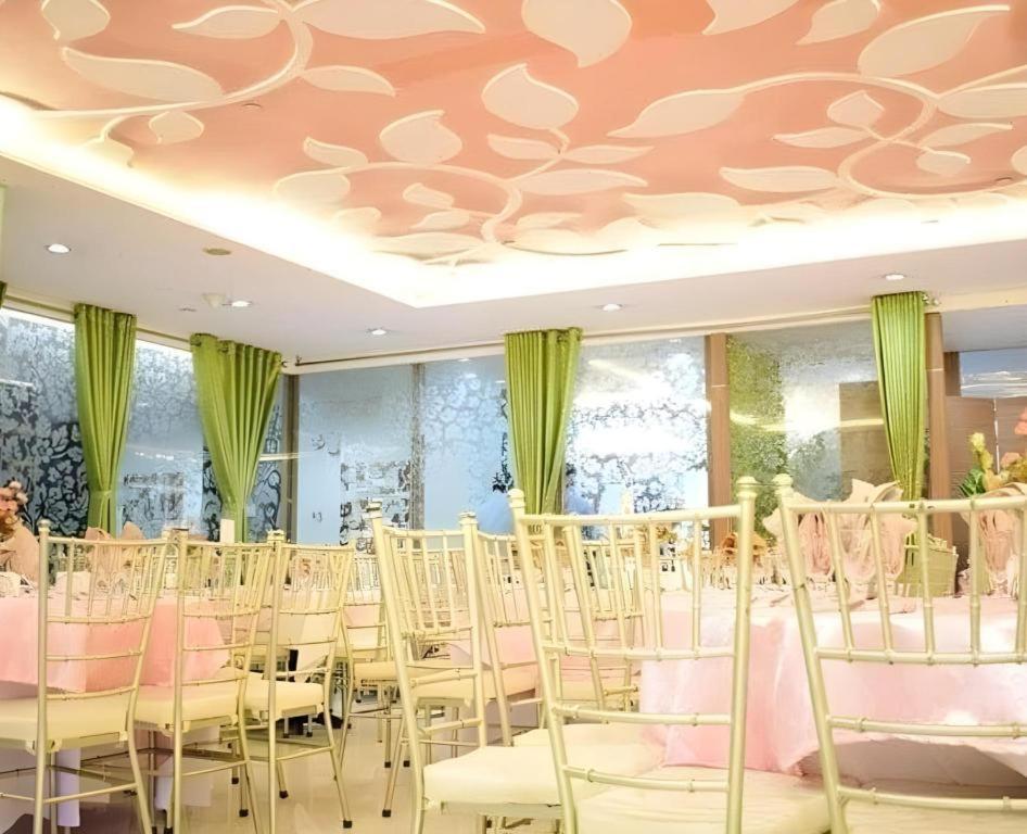Vista Hotel Cubao Quezon City Extérieur photo