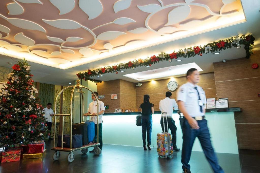 Vista Hotel Cubao Quezon City Extérieur photo