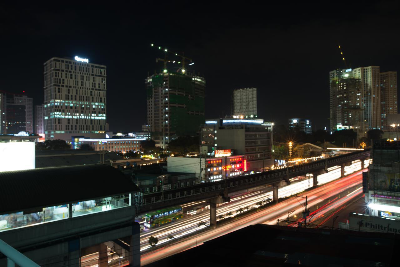 Vista Hotel Cubao Quezon City Extérieur photo