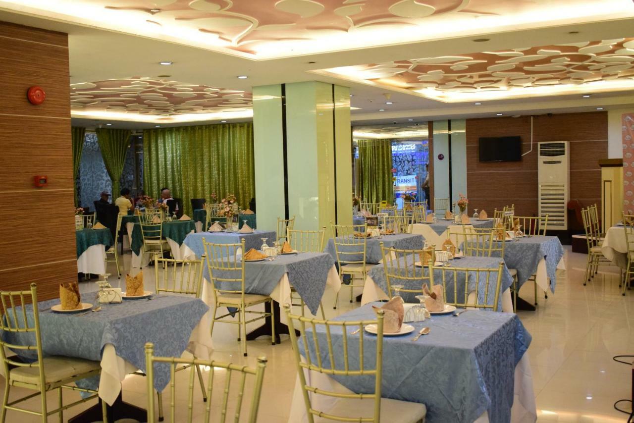 Vista Hotel Cubao Quezon City Extérieur photo